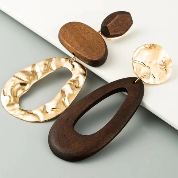 New Boutique Gold Hammered and Mahogany Wood Drop Earrings - Picture 5 of 8